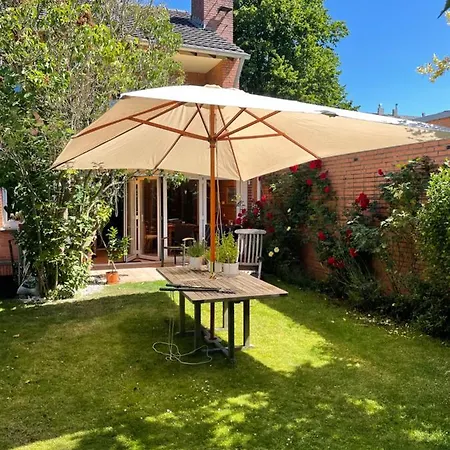 Wohnliches , Behagliches Mit Balkon Und Wifi メンヒェングラートバッハ